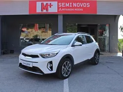 Branco Usado 2024 Kia Stonic SUV | € 19.750 (Preço justo)