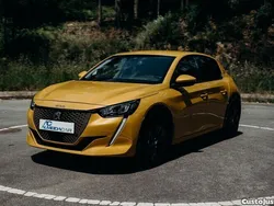 Amarelo Usado 2021 Peugeot e-208 Active Citadino | € 15.990 (Bom preço)