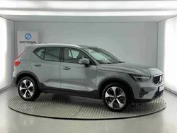 Cinzento Usado 2024 Volvo XC40 Core SUV | € 36.490 (Preço elevado)