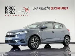 Cinza Usado 2023 Dacia Sandero Comfort Citadino | € 15.990 (Preço justo)
