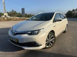 Usado 2016 Toyota Auris Hybrid Sedan | € 17.250