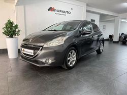Cinza Usado 2014 Peugeot 208 Active Citadino | € 9.750 (Preço justo)