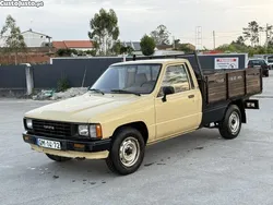 Castanho Usado 1988 Toyota HiLux Pickup | € 5.900
