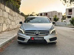 Cinza Usado 2014 Mercedes A180 AMG line | € 17.990