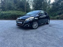 Preto Usado 2018 Peugeot 208 Signature Sky Citadino | € 14.500 (Caro)