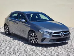 Cinzento Usado 2019 Mercedes A180 Citadino | € 17.900 (Preço justo)