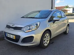 Branco Usado 2014 Kia Rio 2 | € 7.250