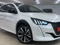 Branco Usado 2022 Peugeot 208 GT Citadino | € 19.990 (Preço justo)
