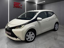 Branco Usado 2015 Toyota Aygo X-play Citadino | € 9.980 (Preço justo)