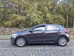 Castanho Usado 2017 Kia Rio | € 10.850 (Bom preço)