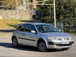 Cinzento Usado 2005 Renault Mégane II Citadino | € 2.300 (Preço justo)