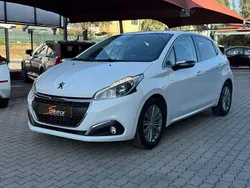 Branco Usado 2015 Peugeot 208 Style Citadino | € 9.250 (Preço justo)