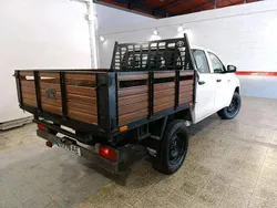 Branco Usado 2024 Toyota HiLux Pickup | € 39.800 (Preço justo)