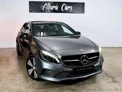 Cinzento Usado 2016 Mercedes A180 Style Citadino | € 18.900 (Preço elevado)