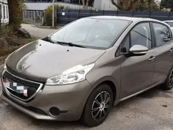 Cinzento Usado 2014 Peugeot 208 Active Citadino | € 8.900 (Preço elevado)
