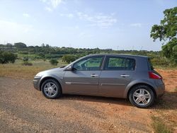 Cinzento Usado 2005 Renault Mégane II Dynamique Citadino | € 3.950 (Preço justo)