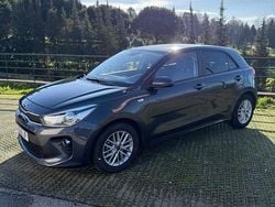 Cinzento Usado 2020 Kia Rio Citadino | € 13.000 (Preço justo)