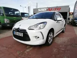Branco (metalizado) Usado 2014 Citroën DS3 So Chic Citadino | € 10.850 (Preço justo)