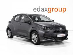 Cinza Usado 2022 Toyota Yaris Hybrid Comfort | € 16.990 (Preço justo)