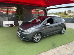 Cinzento Usado 2016 Peugeot 208 Citadino | € 9.750 (Preço justo)