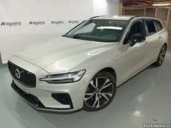 Cinza Usado 2021 Volvo V60 R-Design Carrinha | € 33.400 (Preço justo)