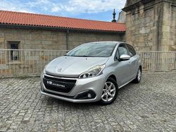 Cinza Usado 2016 Peugeot 208 Active Citadino | € 8.900 (Preço justo)