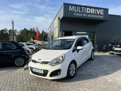 Branco Usado 2014 Kia Rio | € 8.990 (Bom preço)