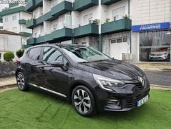 Preto Usado 2023 Renault Clio V Evolution Citadino | € 18.950 (Preço justo)
