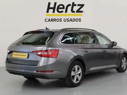 Cinzento Usado 2023 Skoda Superb | € 28.290 (Super Preço)