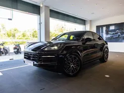 Preto Usado 2024 Porsche Cayenne S E-Hybrid SUV | € 147.750