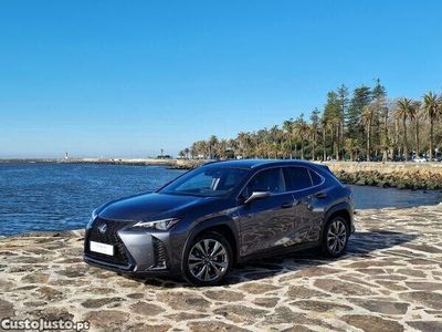 Usado Lexus UX 250h Sport Line 184 HP (135 kW) 2023 Cinza SUV