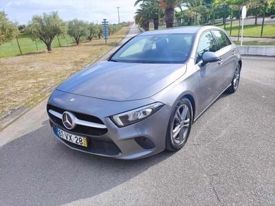 Usado Mercedes A180 116 HP (85 kW) 2019 Cinzento Citadino