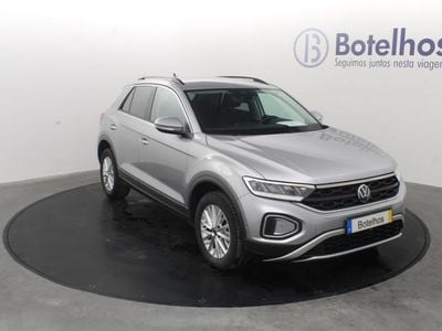 Usado VW T-Roc Life 110 HP (80 kW) 2023 Cinza SUV