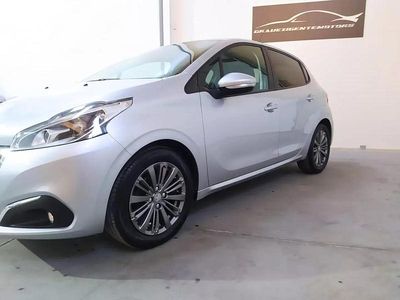 Cinza prata Usado 2017 Peugeot 208 Allure Citadino | € 13.800 (Caro)