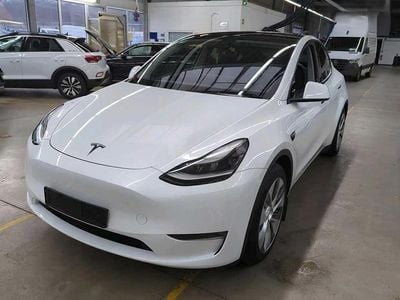 Branco Usado 2023 Tesla Model Y SUV | € 39.500 (Preço elevado)