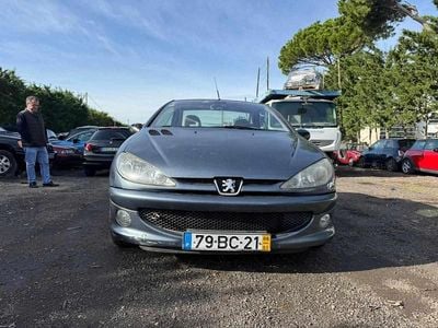 Usado Peugeot 206 109 HP (80 kW) 2006 Cinzento Cabrios