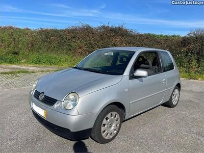 Usado VW Lupo 65 HP (47 kW) 2002 Cinza Citadino
