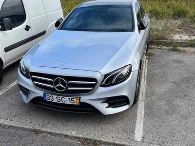 Cinzento Usado 2016 Mercedes E220 Sedan | € 28.000 (Bom preço)