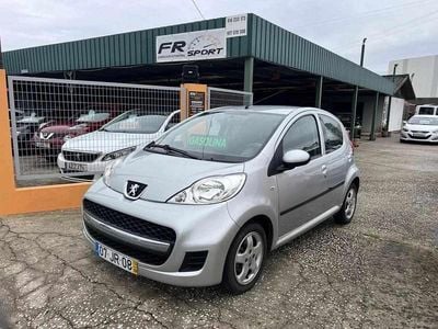 Cinza prata Usado 2010 Peugeot 107 Active Citadino | € 4.950 (Preço justo)