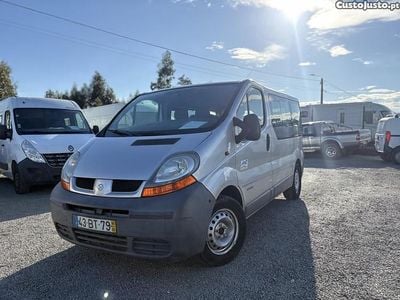 Usado Nissan Primastar 101 HP (74 kW) 2006 Cinza Monovolume