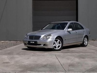 Usado Mercedes C220 Elegance 125 HP (91 kW) 2002 Cinzento Sedan