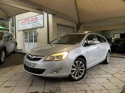 Usado Opel Astra Cosmo 95 HP (69 kW) 2012 Cinza prata Carrinha