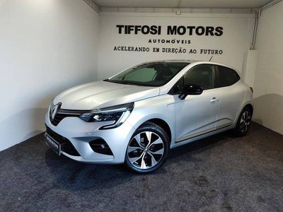Cinzento Usado 2023 Renault Clio V Techno | € 17.250 (Preço justo)