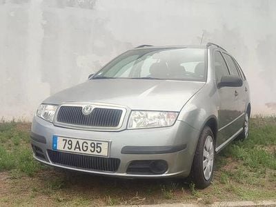 Usado Skoda Fabia 65 HP (47 kW) 2005 Cinza prata Citadino