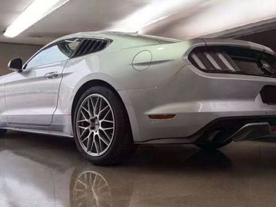 Usado Ford Mustang 314 HP (230 kW) 2017 Cinza prata Coupé
