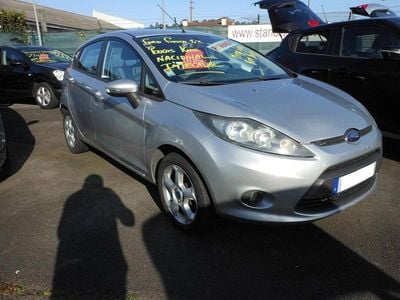 Usado Ford Fiesta Trend 82 HP (60 kW) 2010 Cinzento Citadino