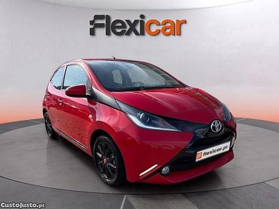 Usado Toyota Aygo X-play 72 HP (52 kW) 2018 Vermelho Citadino
