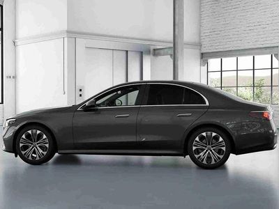 Cinzento Novo 2025 Mercedes E220 Sedan | € 74.934