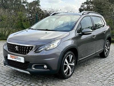 Usado Peugeot 2008 102 HP (75 kW) 2019 Cinzento SUV