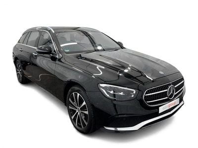 Usado Mercedes E300 Avantgarde 306 HP (225 kW) 2022 Preto Carrinha